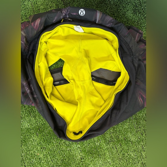 Lululemon Run: Pace Setter Skirt
(Regular) in Midnight Iris Multi / Black
Size 6 - Picture 6 of 7